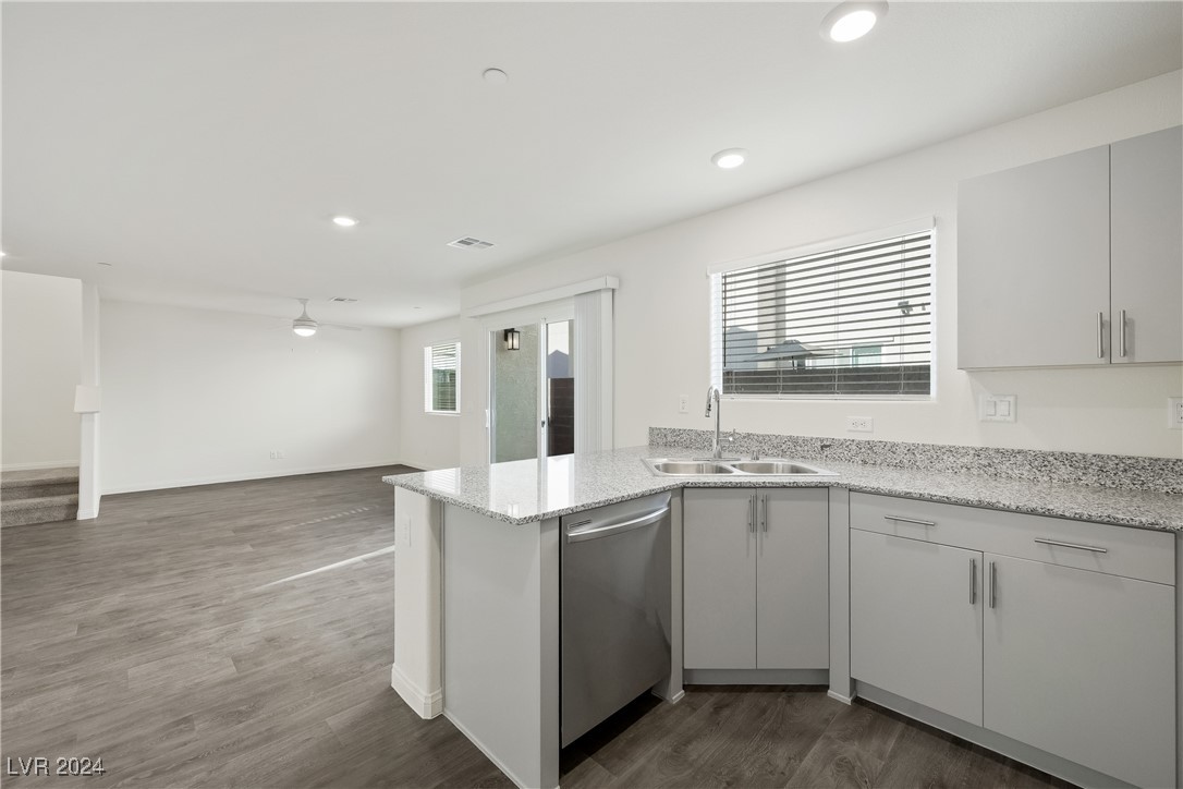 5672 Sapphire Shine Avenue, Las Vegas, Nevada image 3