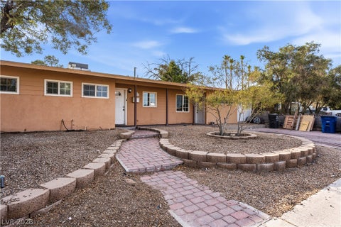 Homes For Sale - 1001 Silver Lake Drive<br/> Las Vegas, NV 89108