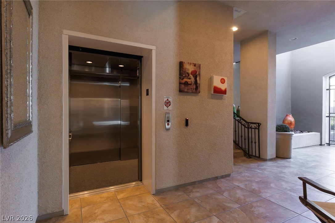 9201 Tesoras Drive 302