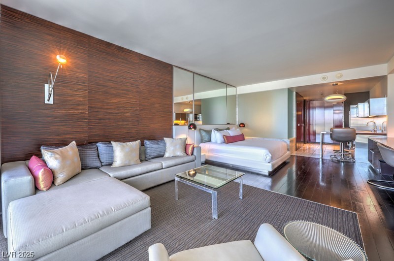 4381 W Flamingo Road 1905