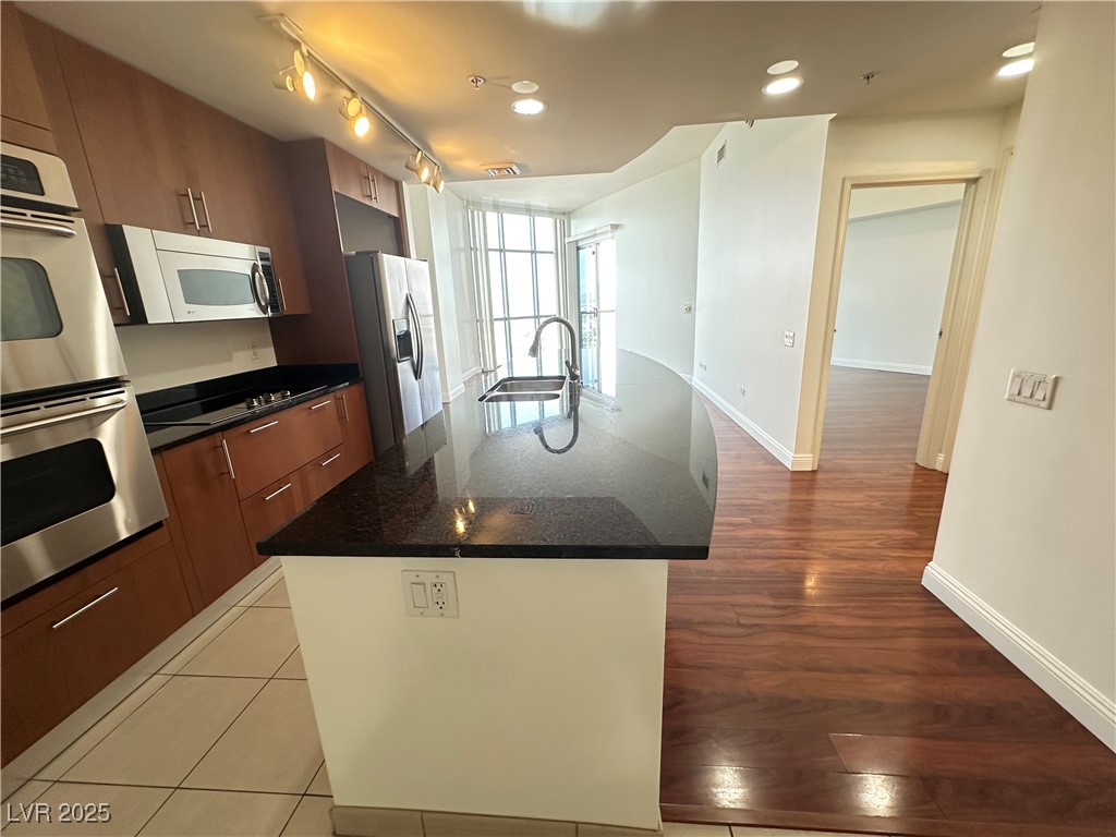 200 W SAHARA Avenue 3909