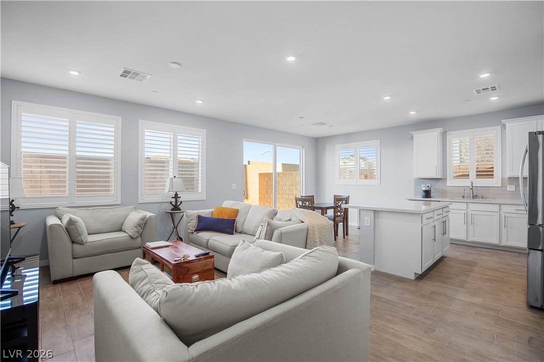 872 Pointe Arbor Street