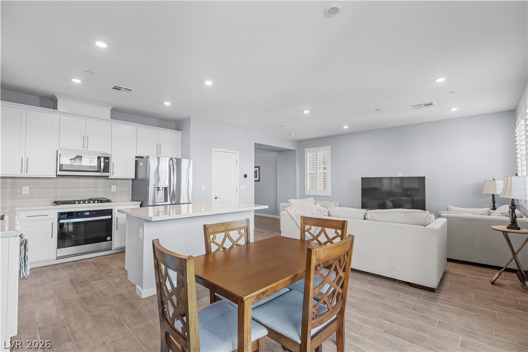 872 Pointe Arbor Street