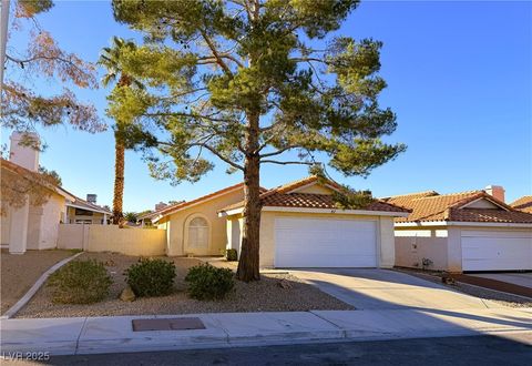 Photo of 51 Fantasia Lane, Henderson, NV 89074 (MLS # 2740802)