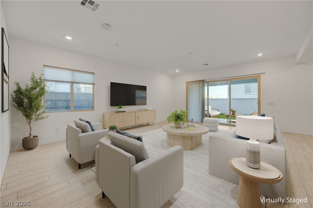 686 Glowing Horizon Street