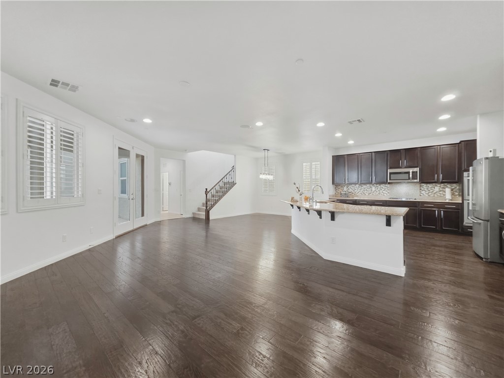 2064 Thames View Street