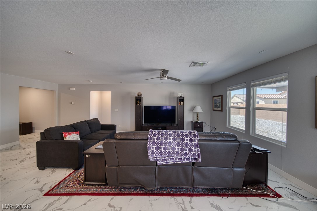 3624 E Garfield Drive