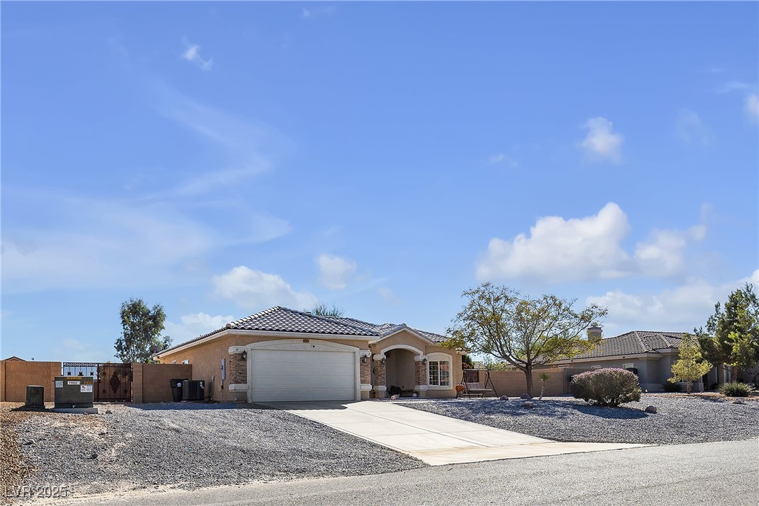 4911 E Parkwood Drive