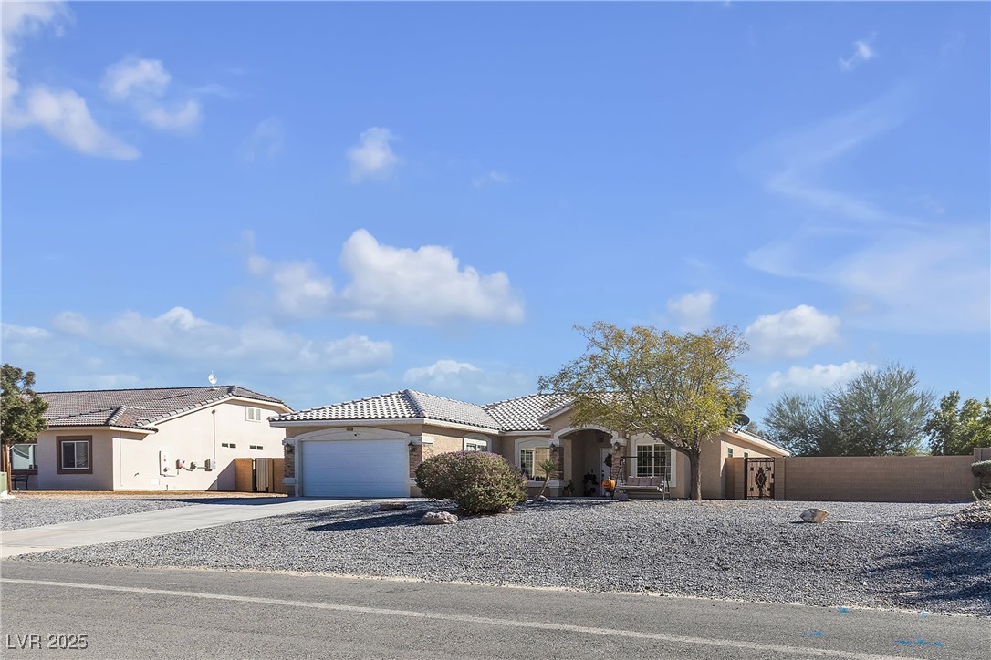 4911 E Parkwood Drive