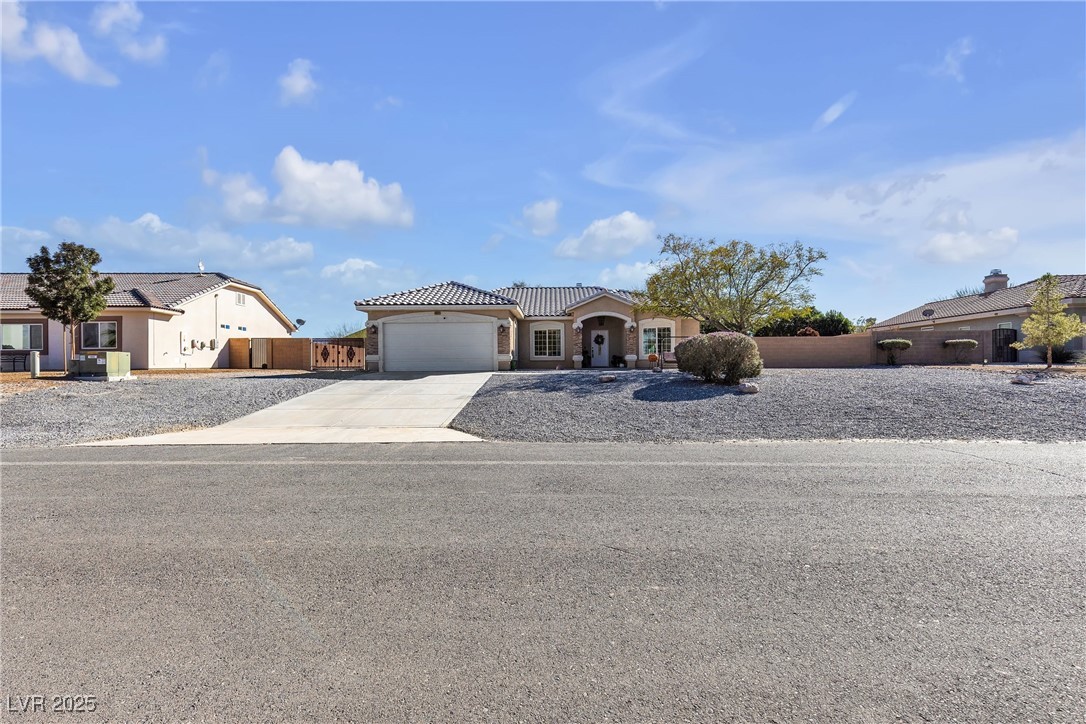 4911 E Parkwood Drive