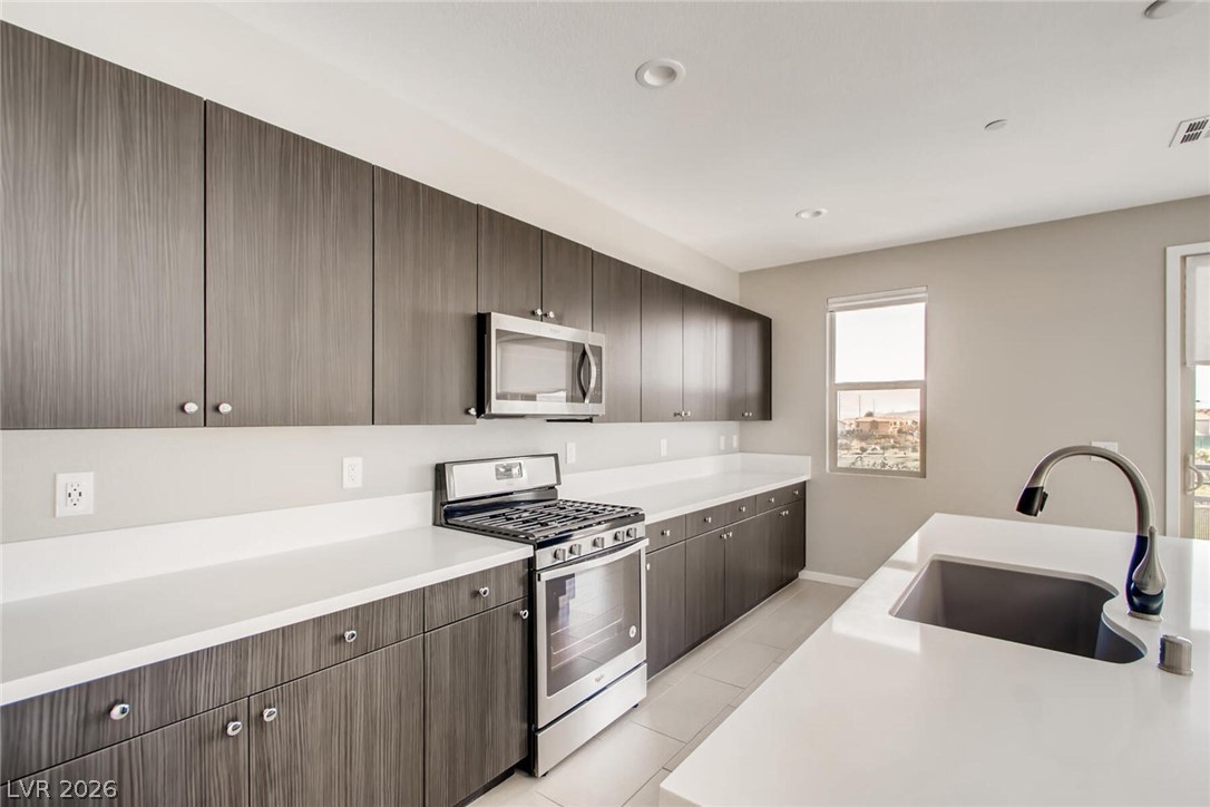 11227 CACTUS TOWER Avenue 103