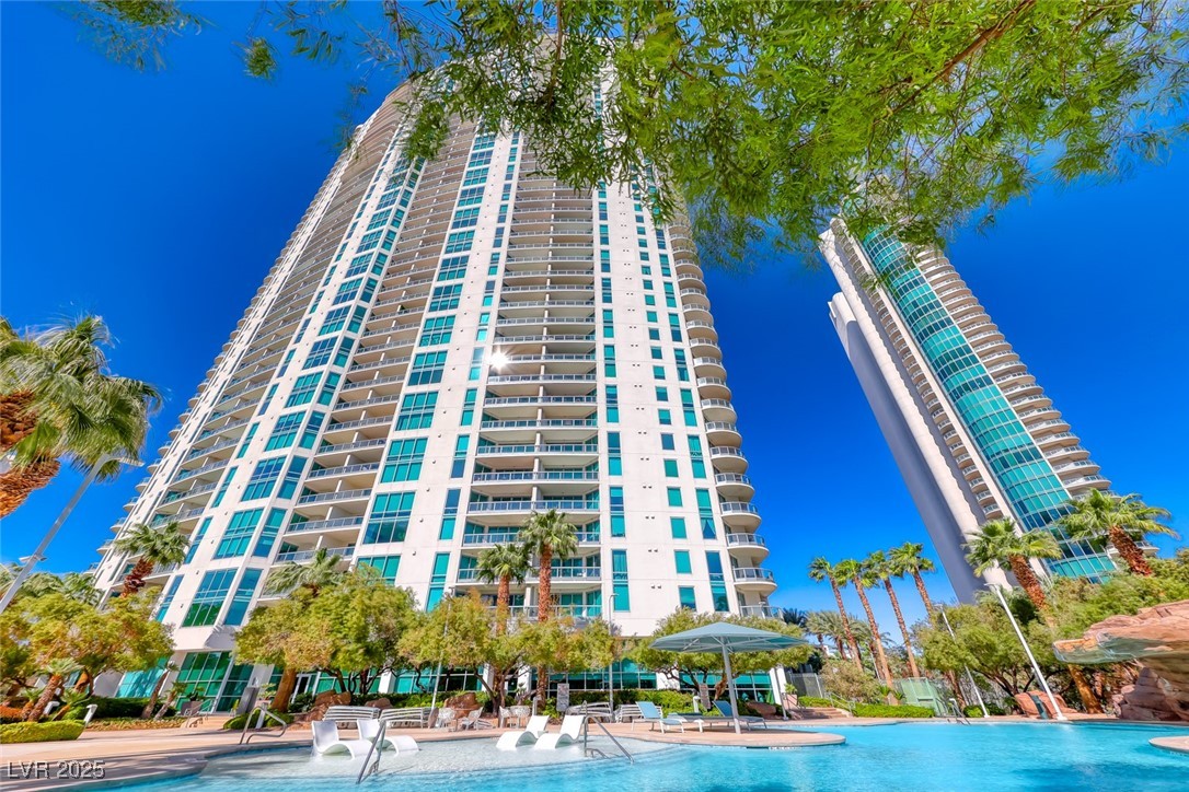 Turnberry Towers - Image 2