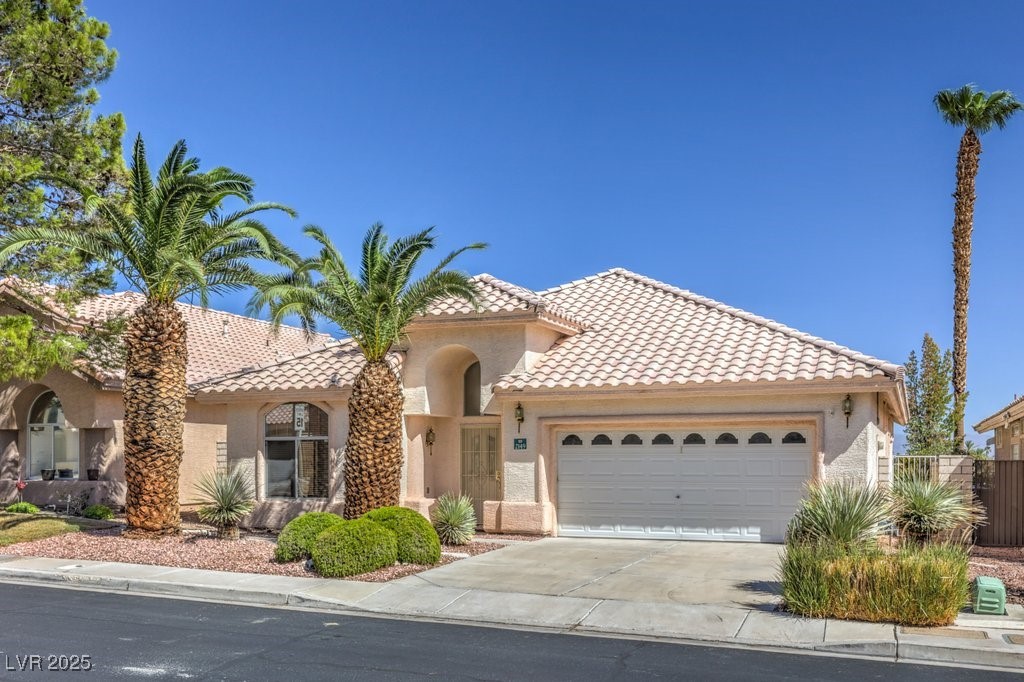 2149 Eaglepath Circle, Henderson, Nevada image 2