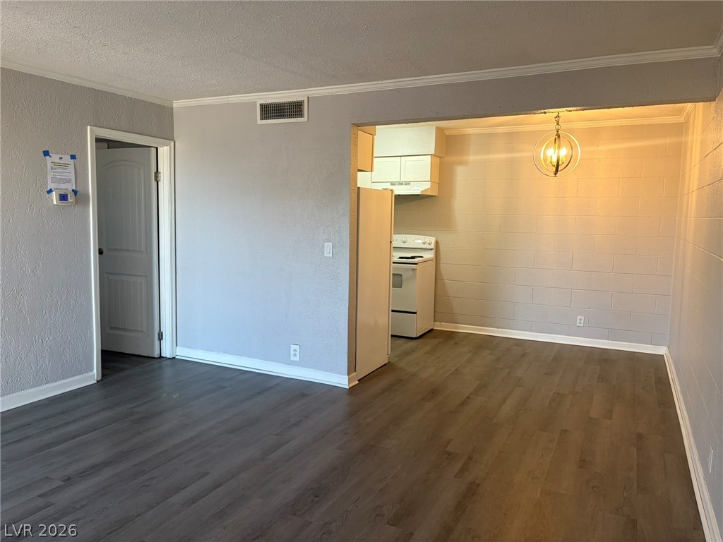 555 S Royal Crest Circle 9