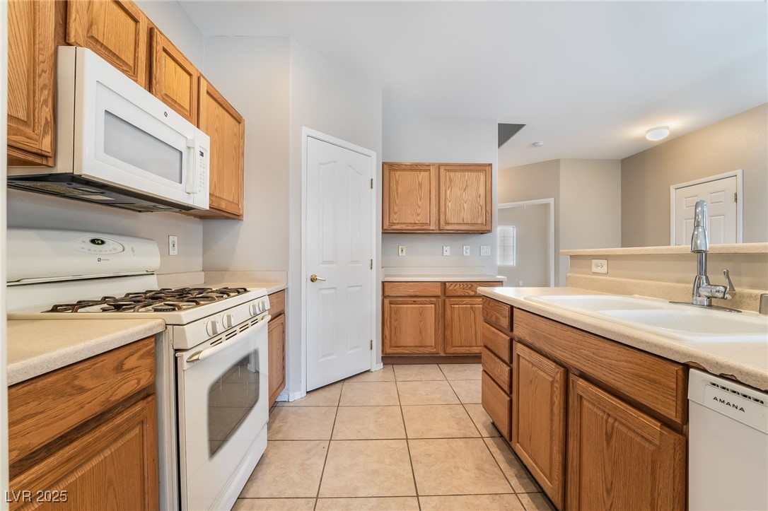 2407 Belt Buckley Drive, Henderson, Nevada image 12