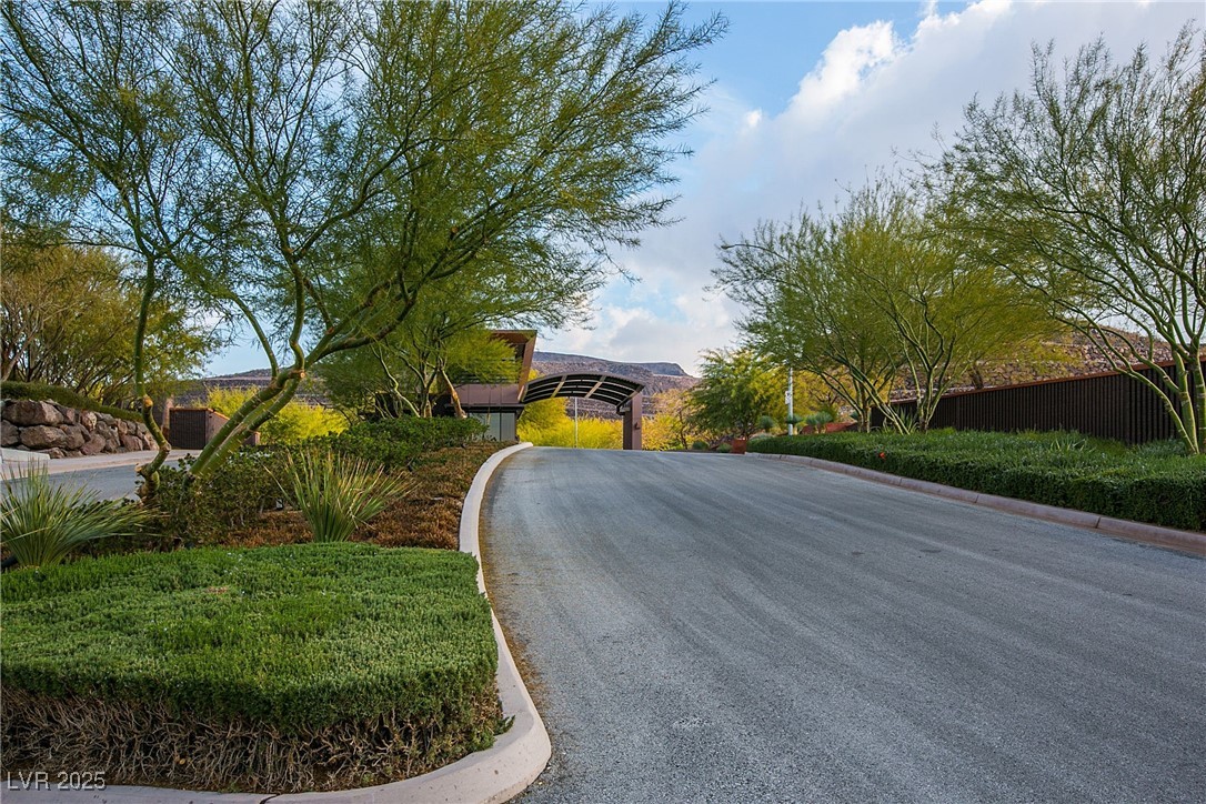 8 Sanctuary Peak Court