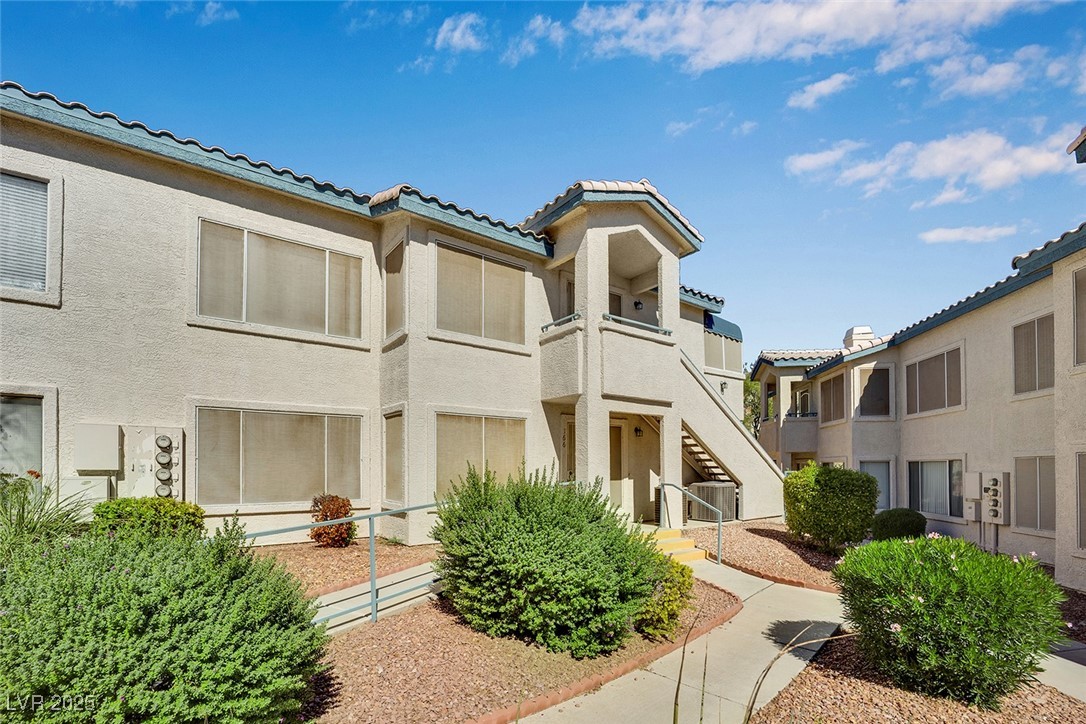 Properties 4 3425 E Russell Road 266