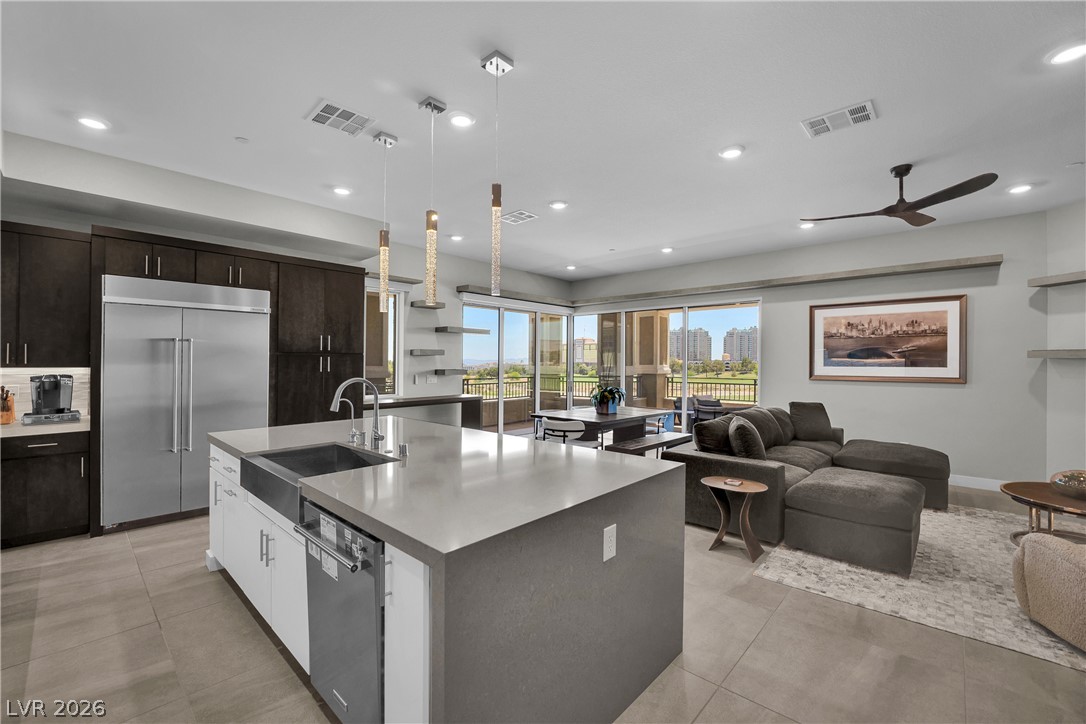 9141 Las Manaitas Avenue 301