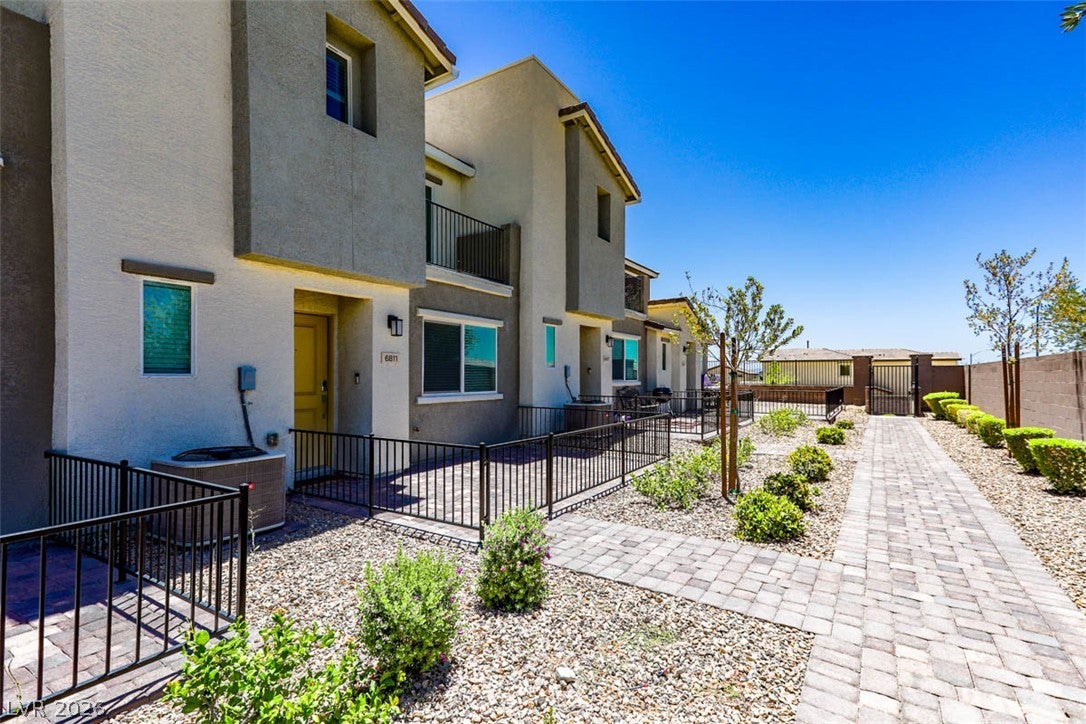 6811 Dark Gunmetal Court