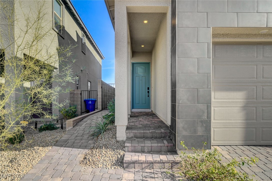 1594 Rock Kestrel Street