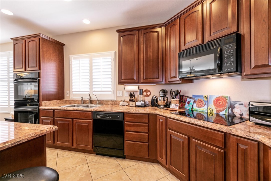 Las Vegas, Nevada 89135, United States, 2 Bedrooms Bedrooms, ,2 BathroomsBathrooms,Residential,Pending,110682