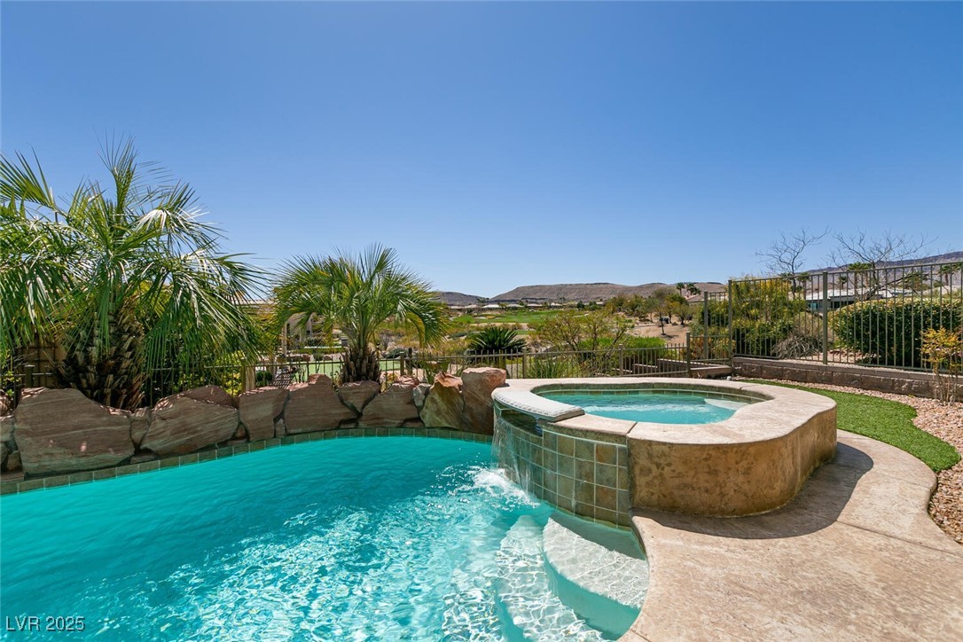 Las Vegas, Nevada 89135, United States, 2 Bedrooms Bedrooms, ,2 BathroomsBathrooms,Residential,Pending,110682