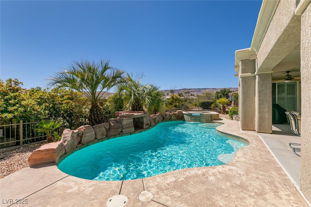 Las Vegas, Nevada 89135, United States, 2 Bedrooms Bedrooms, ,2 BathroomsBathrooms,Residential,Pending,110682