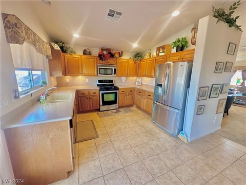 Single Family Residence in Laughlin NV 2710 Mustang Pass Street 5.jpg