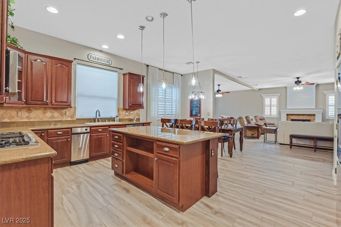 2555 Antique Blossom Avenue, Henderson, Nevada image 16
