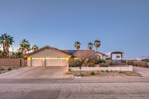 Homes For Sale - 120 E Rochell Drive<br/> Clark County, Henderson, NV 89015