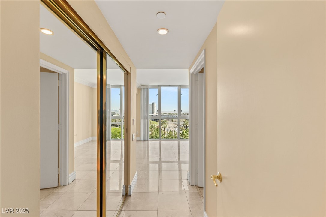 Las Vegas, Nevada 89109, United States, 3 Bedrooms Bedrooms, ,3 BathroomsBathrooms,Residential,Active,80906