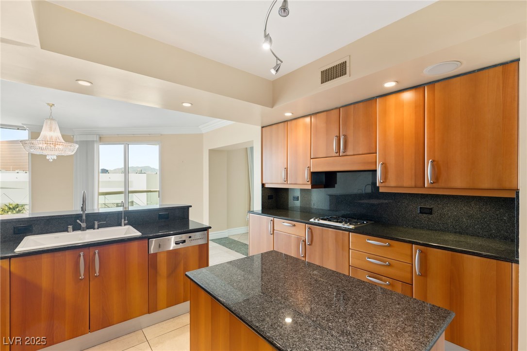 Las Vegas, Nevada 89109, United States, 3 Bedrooms Bedrooms, ,3 BathroomsBathrooms,Residential,Active,80906