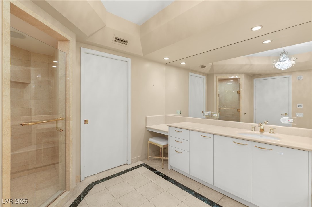 Las Vegas, Nevada 89109, United States, 3 Bedrooms Bedrooms, ,3 BathroomsBathrooms,Residential,Active,80906