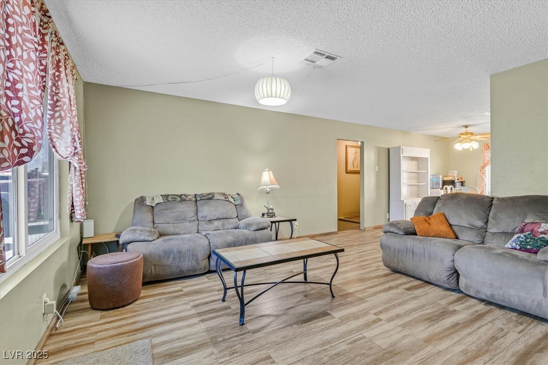 Henderson, Nevada 89011, United States, 4 Bedrooms Bedrooms, ,2 BathroomsBathrooms,Residential,Pending,119940