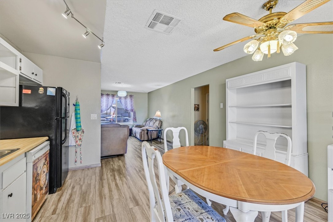 Henderson, Nevada 89011, United States, 4 Bedrooms Bedrooms, ,2 BathroomsBathrooms,Residential,Pending,119940