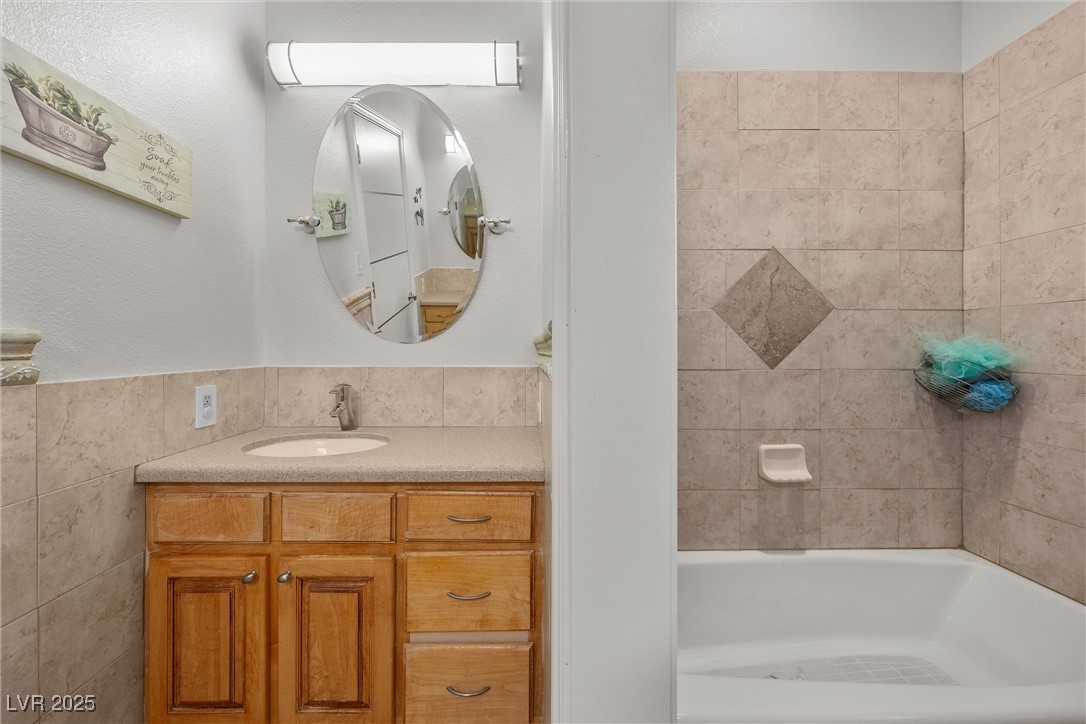 Henderson, Nevada 89015, United States, 4 Bedrooms Bedrooms, ,4 BathroomsBathrooms,Residential,Active,92877