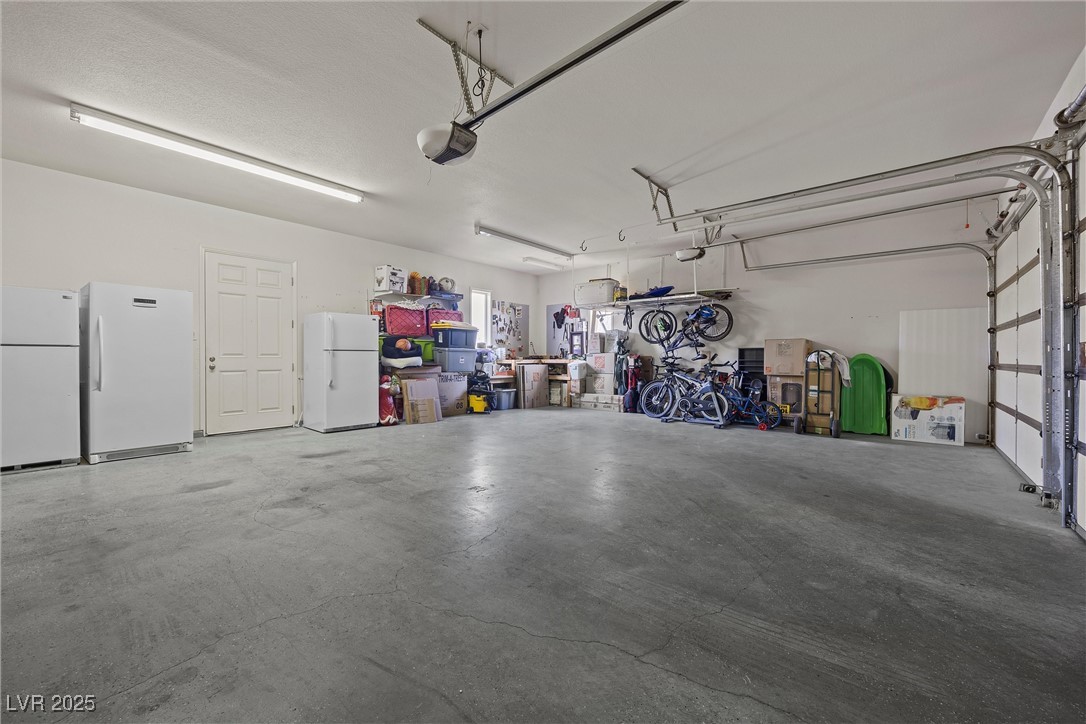 Henderson, Nevada 89015, United States, 4 Bedrooms Bedrooms, ,4 BathroomsBathrooms,Residential,Active,92877