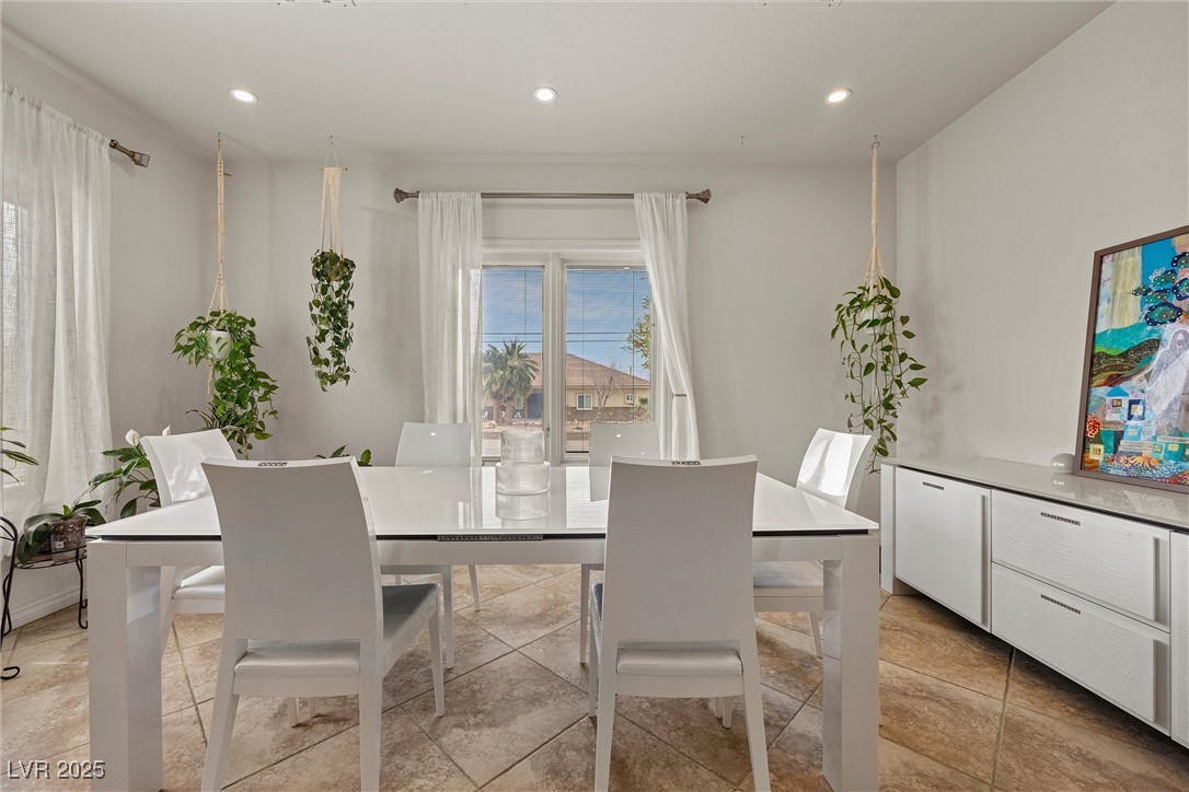 Henderson, Nevada 89015, United States, 4 Bedrooms Bedrooms, ,4 BathroomsBathrooms,Residential,Active,92877