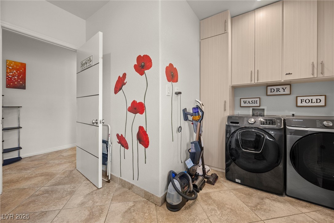 Henderson, Nevada 89015, United States, 4 Bedrooms Bedrooms, ,4 BathroomsBathrooms,Residential,Active,92877