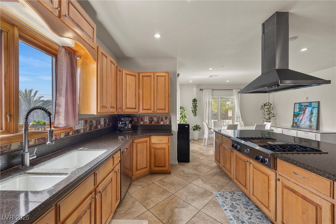 Henderson, Nevada 89015, United States, 4 Bedrooms Bedrooms, ,4 BathroomsBathrooms,Residential,Active,92877