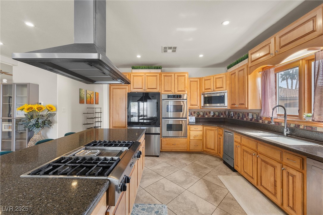 Henderson, Nevada 89015, United States, 4 Bedrooms Bedrooms, ,4 BathroomsBathrooms,Residential,Active,92877