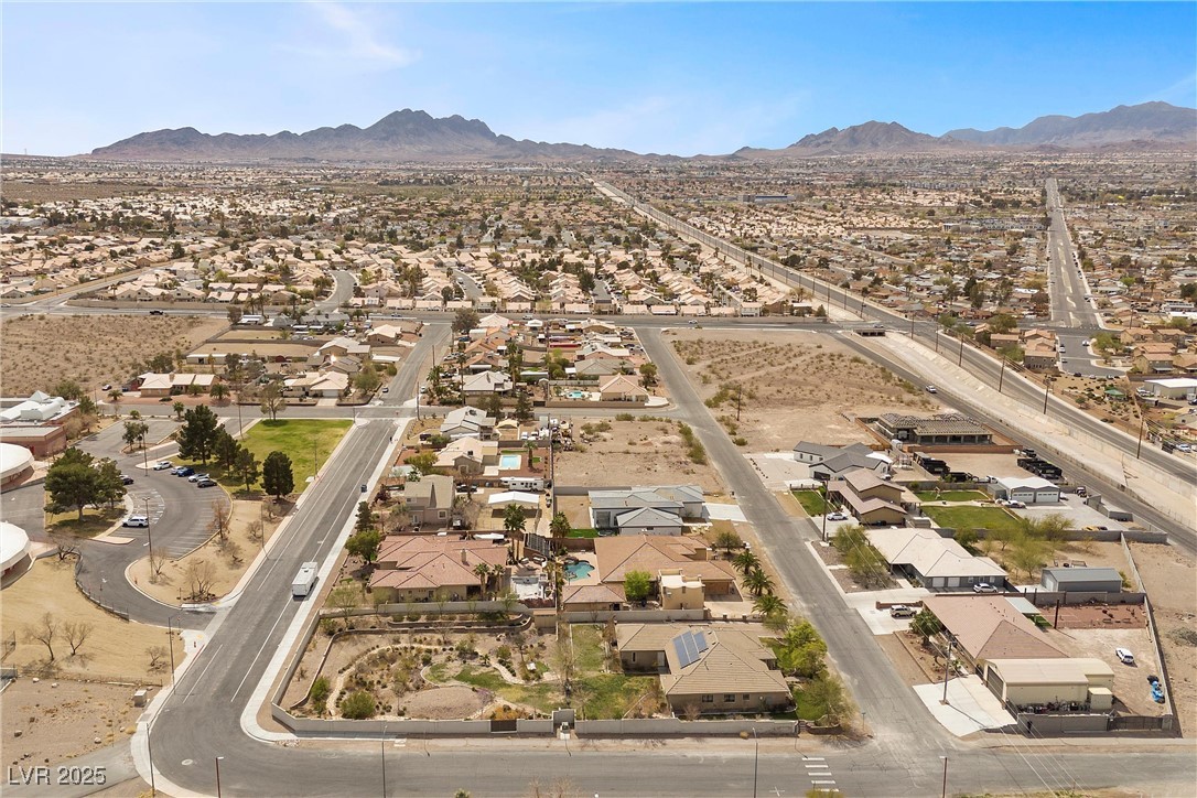 Henderson, Nevada 89015, United States, 4 Bedrooms Bedrooms, ,4 BathroomsBathrooms,Residential,Active,92877