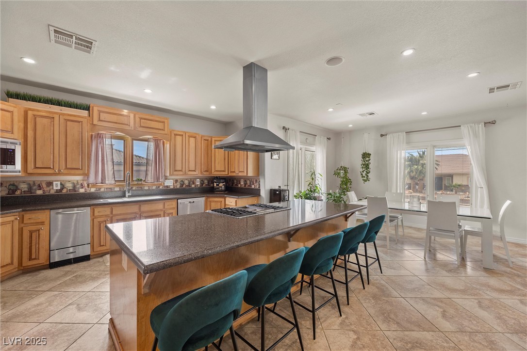 Henderson, Nevada 89015, United States, 4 Bedrooms Bedrooms, ,4 BathroomsBathrooms,Residential,Active,92877