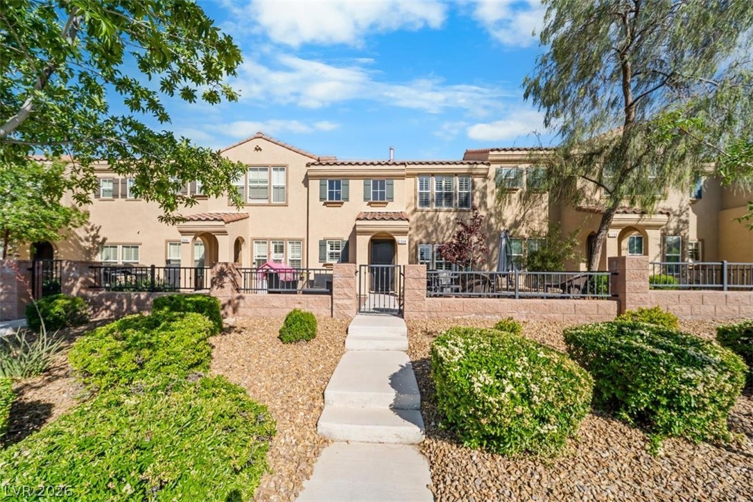 2098 Waterlily View Street