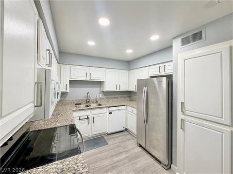 Condo For Sale - 3151 Soaring Gulls Drive #2192<br/> Las Vegas, NV 89128