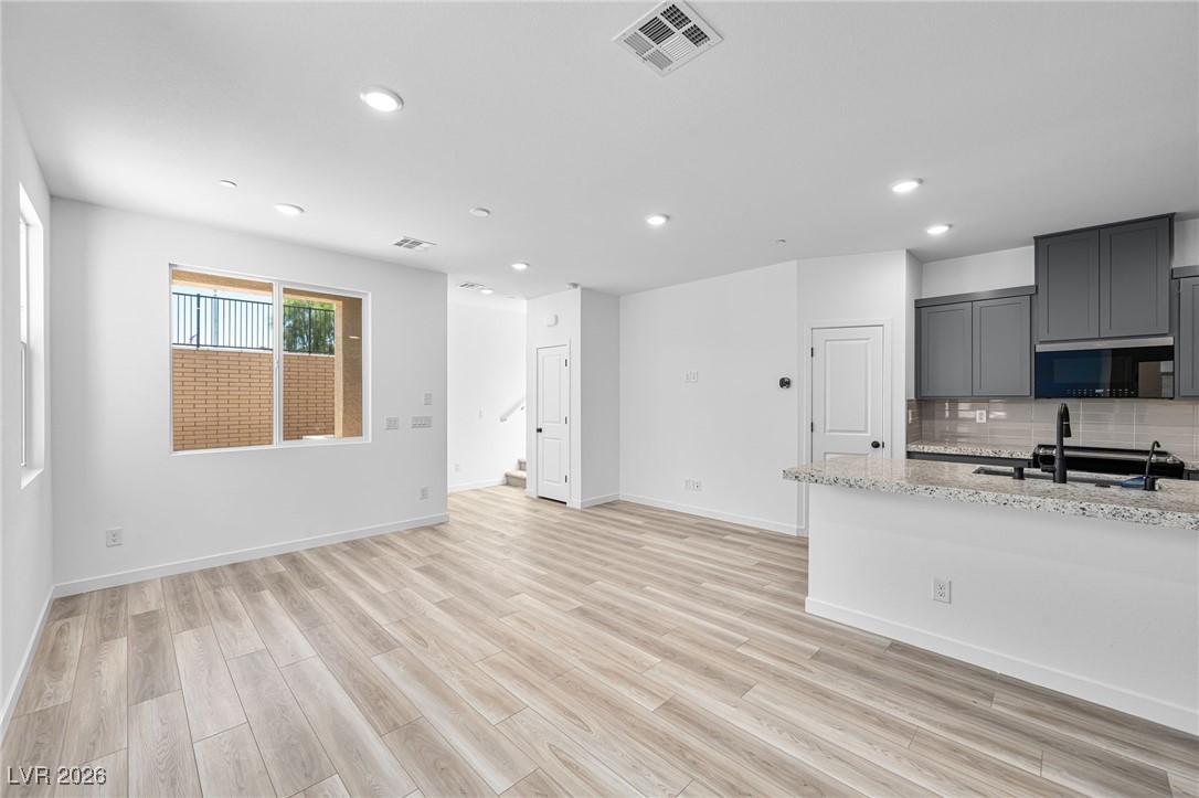 176 Freeport View Place