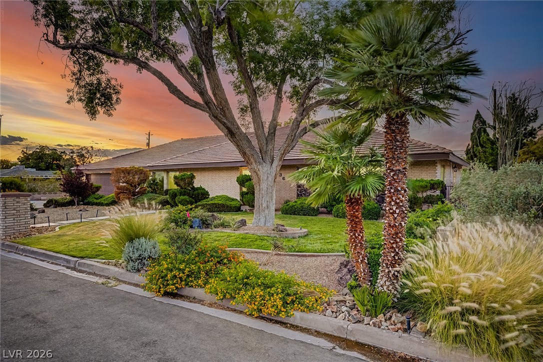 236 E Country Club Drive