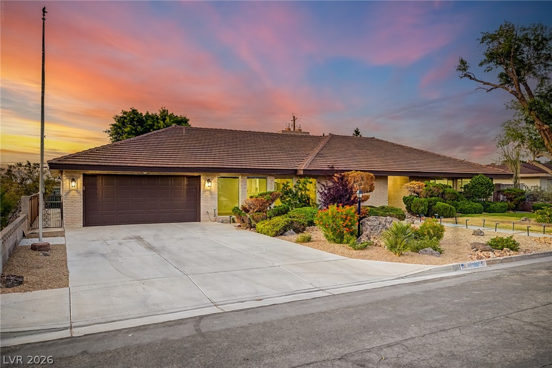 236 E Country Club Drive