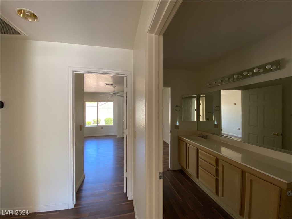 8560 Desert Holly Drive, Las Vegas, Nevada image 17