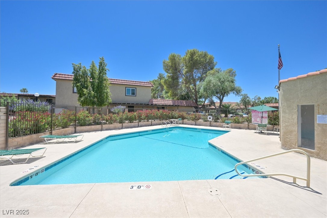 Henderson, Nevada 89014, United States, 2 Bedrooms Bedrooms, ,2 BathroomsBathrooms,Residential,Active,180520